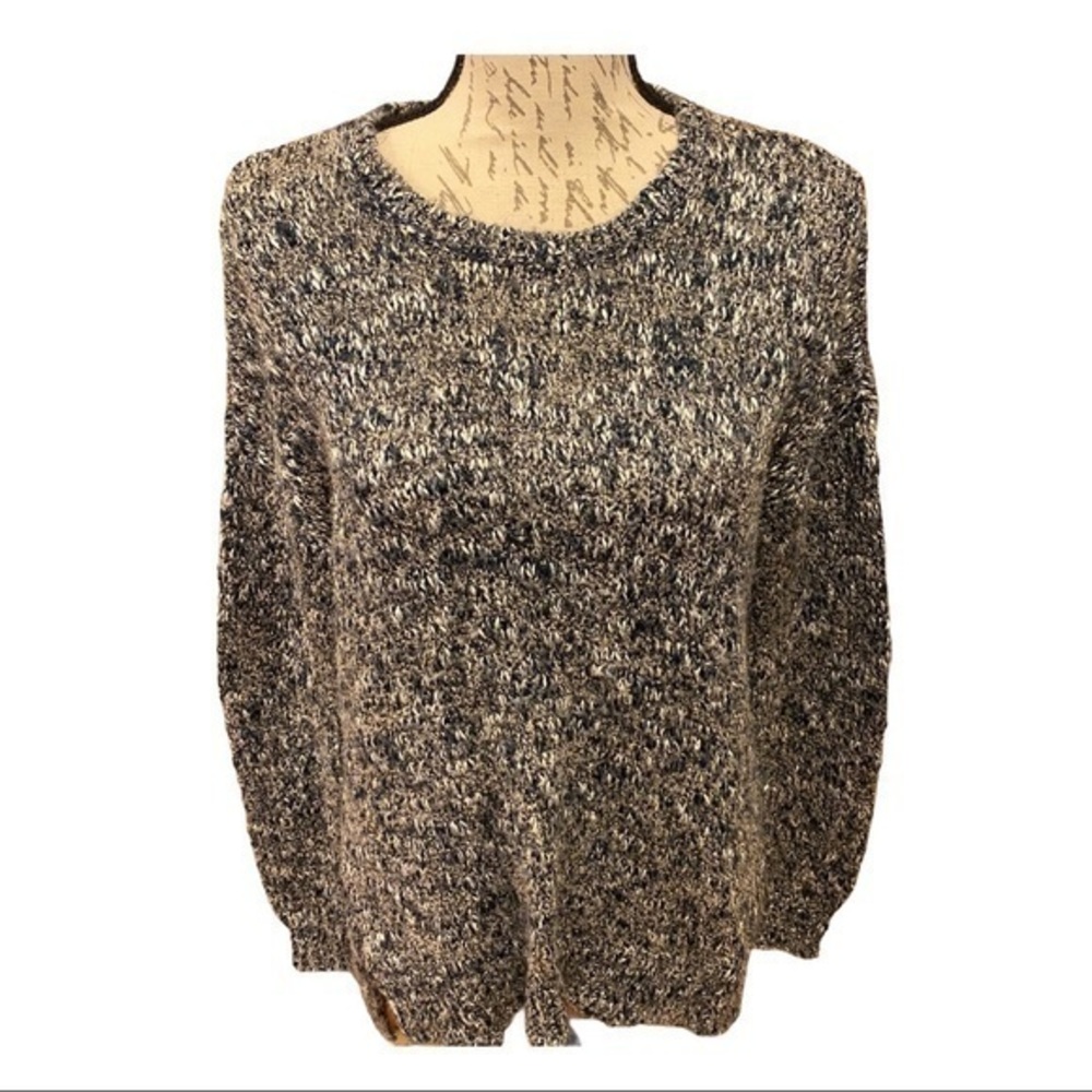 TRIBAL  GRAY AND WHITE MARLED SWEATER